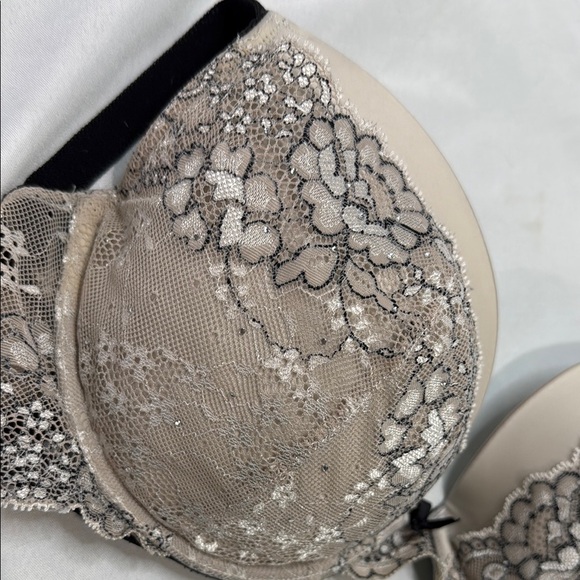 Victoria’s Secret, Dream Angels, Lace Underwire Bra - Cream & Black, 36DD - Picture 9 of 16